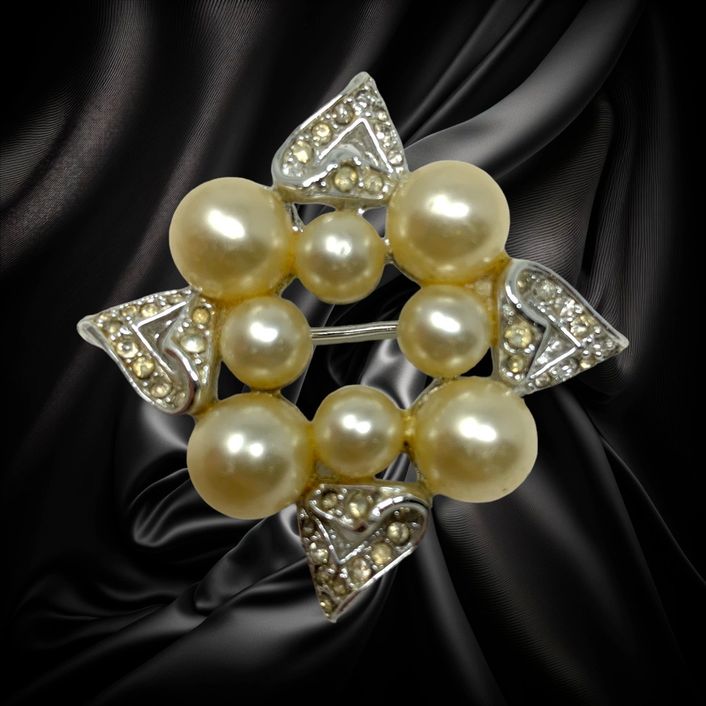 Vintage Faux Pearl & Crystal Modernist Floral Cluster Brooch Pin Couture Runway